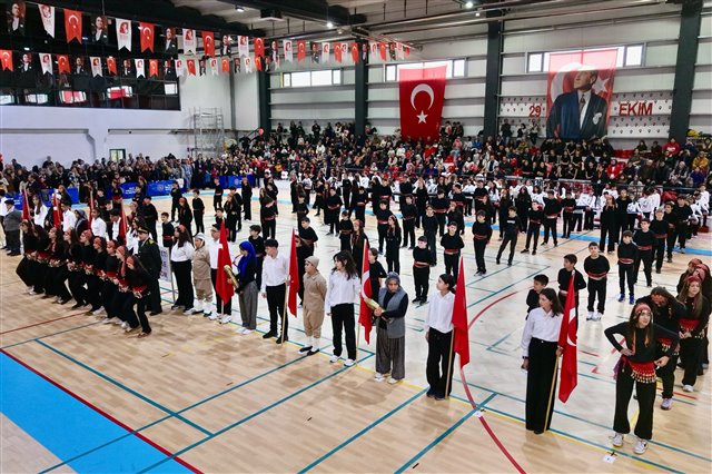 ​Cumhuriyetimizin 103. yıl dönümünde, Ulu Önderimiz Gazi Mustafa Kemal Atatürk’ün anıtına çelengimizi sunarak Cumhuriyetimize olan bağlılığımızı bir kez daha ifade ettik.
