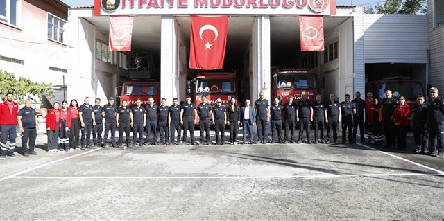 ​İtfaiye Haftası kapsamında, Belediye Başkan Yardımcımız Hüseyin Göktur ile birlikte İtfaiye Müdürlüğümüzü ziyaret ederek itfaiye personelimizin haftasını kutladık.