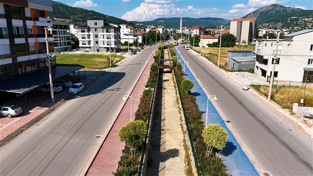 Çamlıca, Fatih ve Yeni Mahalle güzergâhında yer alan Gazi Caddesi’ndeki yürüyüş ve bisiklet yolumuzu aydınlattık.