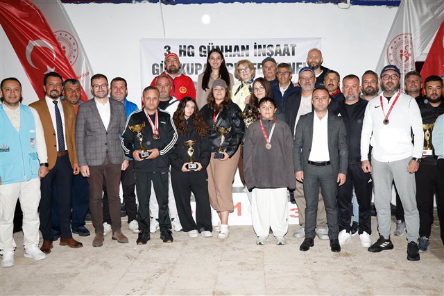Bucak’ta düzenlenen 3. HG Günhan İnşaat Profesyonel Trap Atış Yarışması’nın ödül törenine katıldık.