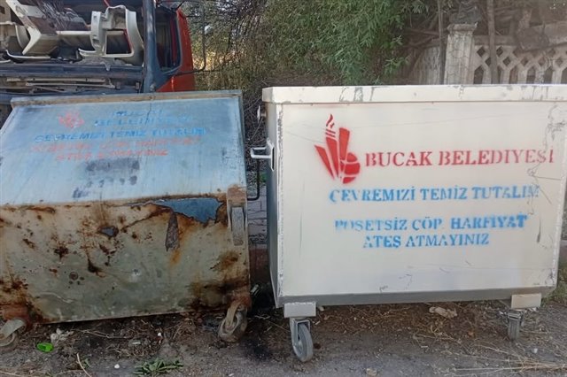 İlçe genelinde kullanım ömrünü tamamlamış, hasar görmüş ve hijyen açısından yetersiz hale gelen çöp konteynerlerini, belediyemiz tarafından kendi imkanlarımızla üretilen yeni konteynerlerle yeniliyoruz.