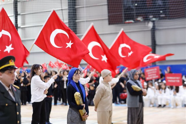 ​Cumhuriyetimizin 103. yıl dönümünde, Ulu Önderimiz Gazi Mustafa Kemal Atatürk’ün anıtına çelengimizi sunarak Cumhuriyetimize olan bağlılığımızı bir kez daha ifade ettik.