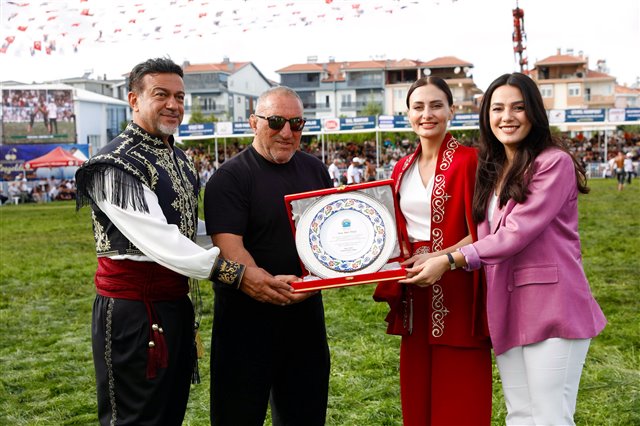 ​Bu yıl 35’incisi düzenlenen Altın Kiraz Yağlı Pehlivan Güreşleri’ne katılarak ata sporumuzun heyecanını ve coşkusunu bir kez daha yaşadık.