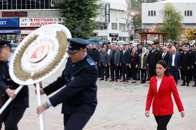 ​Cumhuriyetimizin 103. yıl dönümünde, Ulu Önderimiz Gazi Mustafa Kemal Atatürk’ün anıtına çelengimizi sunarak Cumhuriyetimize olan bağlılığımızı bir kez daha ifade ettik.