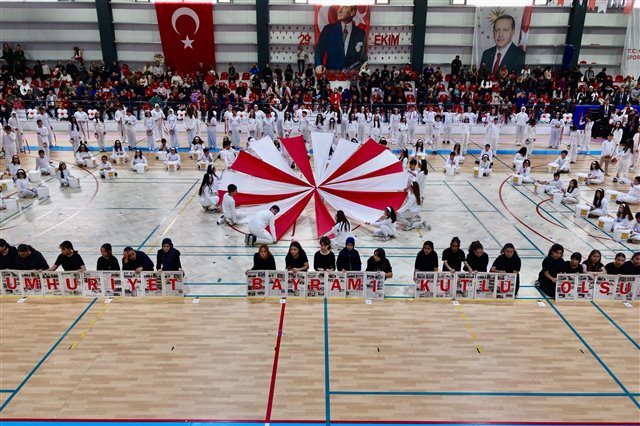 ​Cumhuriyetimizin 103. yıl dönümünde, Ulu Önderimiz Gazi Mustafa Kemal Atatürk’ün anıtına çelengimizi sunarak Cumhuriyetimize olan bağlılığımızı bir kez daha ifade ettik.