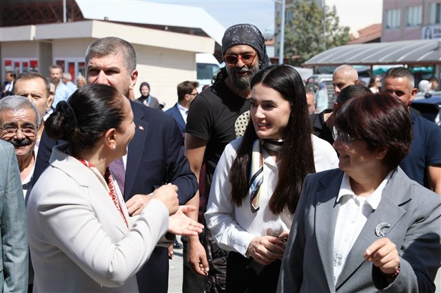 Ahilik Haftası kapsamında Burdur’da düzenlenen programda, emeğin, alın terinin ve dayanışmanın temsilcisi olan esnaf ve sanatkârlarımızla bir araya geldik.