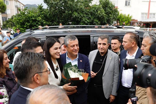 Genel Başkanımız Sayın Özgür Özel’i, Zeynep Tezyal Kadın Sosyal Tesisimizde ağırlamaktan büyük onur duyduk.