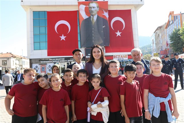 19 Eylül Gaziler Günü dolayısıyla Cumhuriyet Meydanımızda düzenlenen çelenk sunma törenine katıldık.