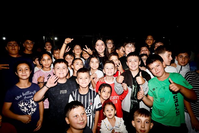​Şirinler Parkı’nda Oğuzhansporumuzun maçını hep birlikte izlemek için bir araya geldik. 