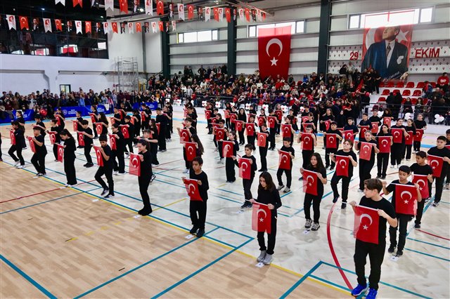 ​Cumhuriyetimizin 103. yıl dönümünde, Ulu Önderimiz Gazi Mustafa Kemal Atatürk’ün anıtına çelengimizi sunarak Cumhuriyetimize olan bağlılığımızı bir kez daha ifade ettik.