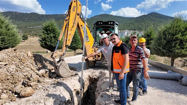Yaklaşık 8 yıldır kanalizasyon bağlantısı bulunmayan Altınkent Konutları için, vatandaşlarımızdan gelen talepler üzerine çalışmalara başladık.