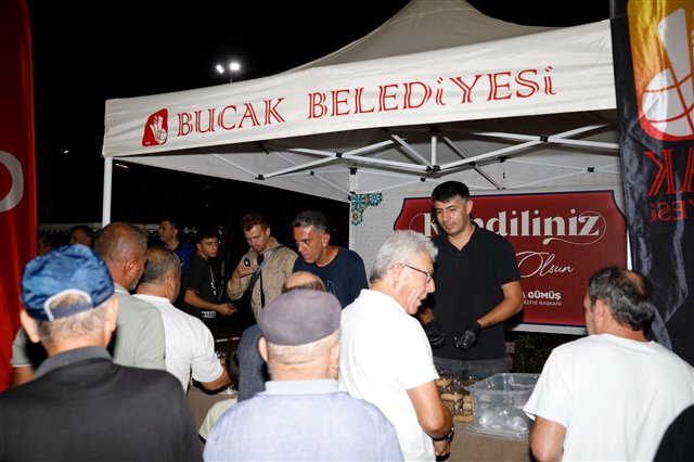 Hacı Ömer Ağa Camimizde Mevlid Kandili vesilesiyle tatlı ikramlarında bulunduk. 