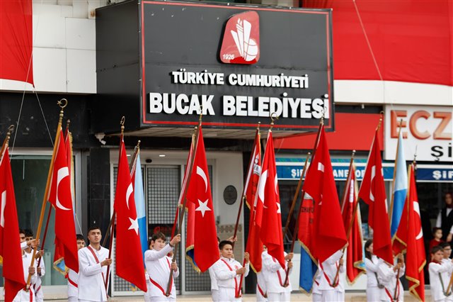 ​Cumhuriyetimizin 103. yıl dönümünde, Ulu Önderimiz Gazi Mustafa Kemal Atatürk’ün anıtına çelengimizi sunarak Cumhuriyetimize olan bağlılığımızı bir kez daha ifade ettik.