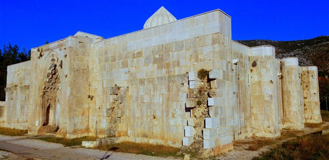 Susuzhan Kervansarayı