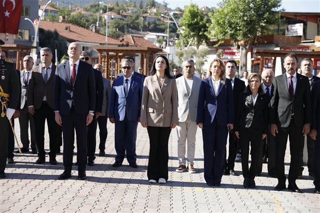 ​30 Ağustos Zafer Bayramı, milletimizin bağımsızlık mücadelesindeki kararlılığının ve zaferinin simgesidir.