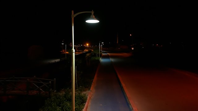 Çamlıca, Fatih ve Yeni Mahalle güzergâhında yer alan Gazi Caddesi’ndeki yürüyüş ve bisiklet yolumuzu aydınlattık.