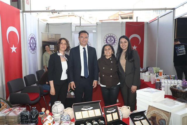 Temsili Yörük Göçü yürüyüşüyle başlayan Burdur Teke Yöresi 11. Tarım, Hayvancılık, Tarım Teknolojileri ve Yem Fuarı’nda sektör temsilcileri ve üreticilerimizle bir araya geldik.
