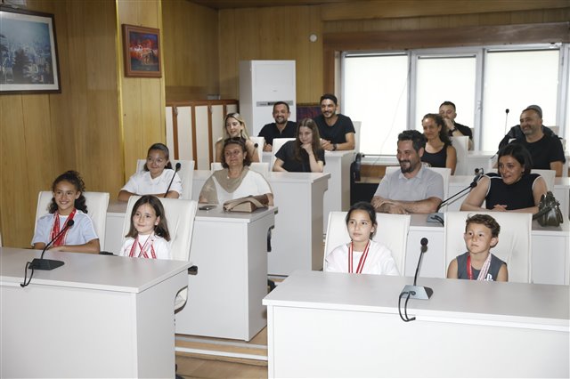 Bucak Belediyesi Yüzme Havuzumuzda eğitim alarak çeşitli yarışmalarda dereceye giren öğrencilerimizle bir araya geldik.