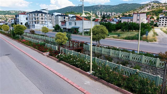 Çamlıca, Fatih ve Yeni Mahalle güzergâhında yer alan Gazi Caddesi’ndeki yürüyüş ve bisiklet yolumuzu aydınlattık.