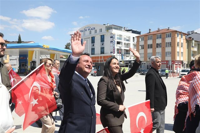 Temsili Yörük Göçü yürüyüşüyle başlayan Burdur Teke Yöresi 11. Tarım, Hayvancılık, Tarım Teknolojileri ve Yem Fuarı’nda sektör temsilcileri ve üreticilerimizle bir araya geldik.