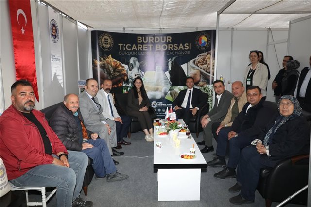 Temsili Yörük Göçü yürüyüşüyle başlayan Burdur Teke Yöresi 11. Tarım, Hayvancılık, Tarım Teknolojileri ve Yem Fuarı’nda sektör temsilcileri ve üreticilerimizle bir araya geldik.