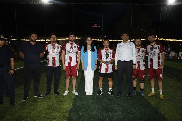 ​Kızılkaya Belediyesi tarafından düzenlenen Halı Saha Futbol Turnuvası’nı, finalde Kızılkaya FK’yı 7-1 mağlup ederek Bucak Belediyesi olarak şampiyon tamamladık. 