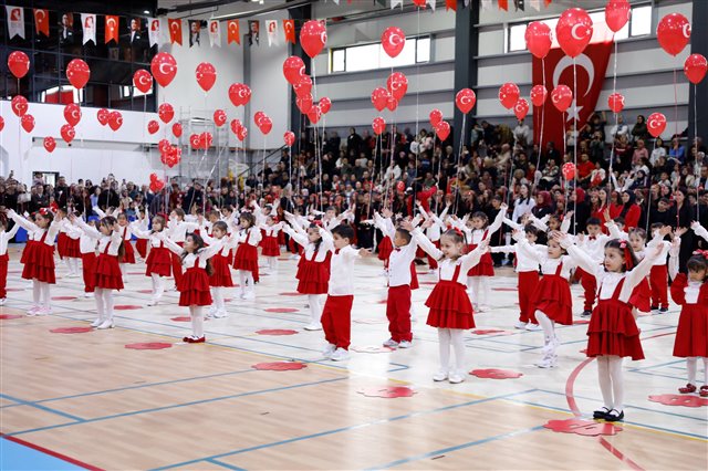 ​Cumhuriyetimizin 103. yıl dönümünde, Ulu Önderimiz Gazi Mustafa Kemal Atatürk’ün anıtına çelengimizi sunarak Cumhuriyetimize olan bağlılığımızı bir kez daha ifade ettik.