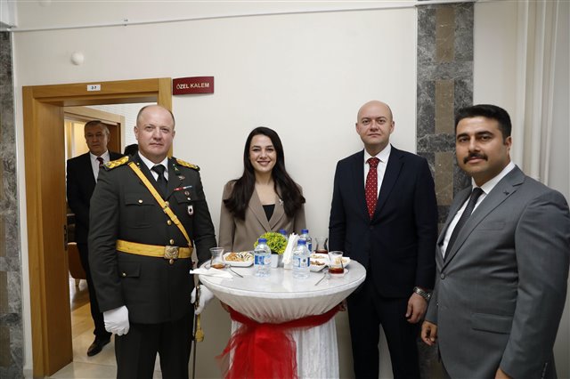 ​30 Ağustos Zafer Bayramı, milletimizin bağımsızlık mücadelesindeki kararlılığının ve zaferinin simgesidir.
