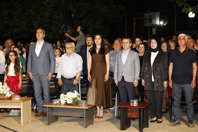 Mehmet Cadıl Anadolu Öğretmen Lisesi’nin mezuniyet törenine katıldık ve gençlerimizin bu anlamlı anına tanıklık ettik.