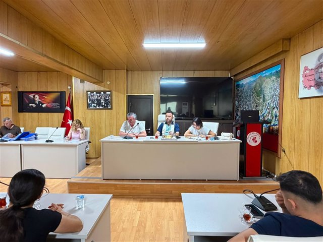 Belediyemize ait dükkânların kiralama ihalesi, şeffaf ve açık ihale usulüyle gerçekleştirildi.