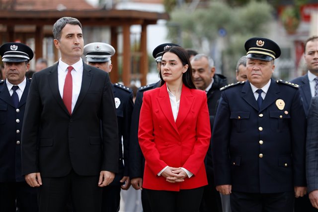 ​Cumhuriyetimizin 103. yıl dönümünde, Ulu Önderimiz Gazi Mustafa Kemal Atatürk’ün anıtına çelengimizi sunarak Cumhuriyetimize olan bağlılığımızı bir kez daha ifade ettik.