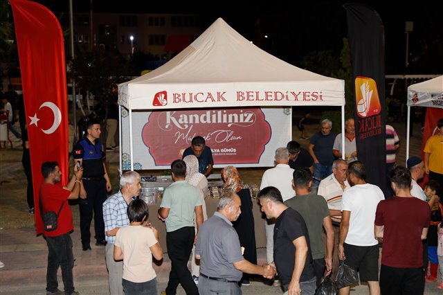 Hacı Ömer Ağa Camimizde Mevlid Kandili vesilesiyle tatlı ikramlarında bulunduk. 
