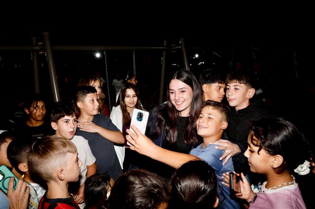 ​Şirinler Parkı’nda Oğuzhansporumuzun maçını hep birlikte izlemek için bir araya geldik. 