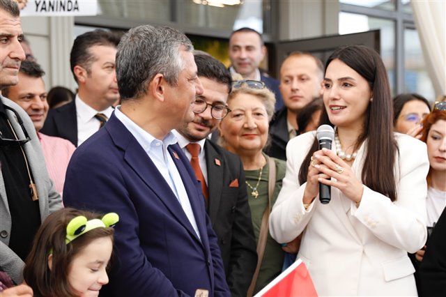Genel Başkanımız Sayın Özgür Özel’i, Zeynep Tezyal Kadın Sosyal Tesisimizde ağırlamaktan büyük onur duyduk.