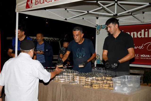 Hacı Ömer Ağa Camimizde Mevlid Kandili vesilesiyle tatlı ikramlarında bulunduk. 