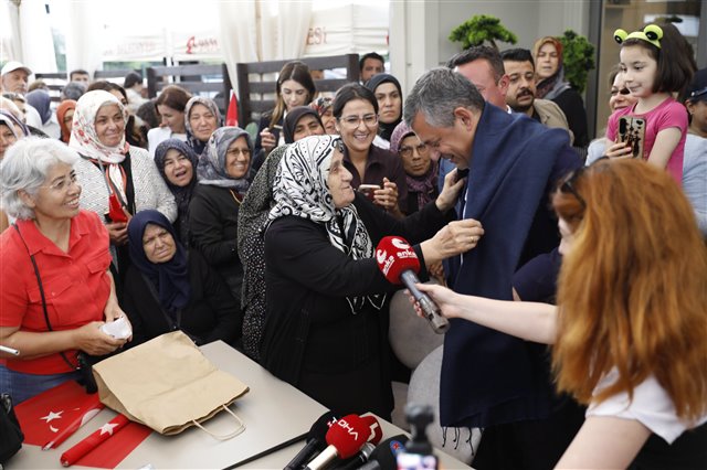 Genel Başkanımız Sayın Özgür Özel’i, Zeynep Tezyal Kadın Sosyal Tesisimizde ağırlamaktan büyük onur duyduk.