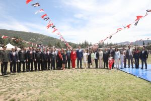 19 Mayıs Atatürk’ü Anma, Gençlik ve Spor Bayramı’nı İlçe Stadı’nda büyük bir coşku ve gururla kutladık.