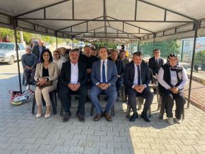 Bucak Belediye Başkan Vekilimiz Mesut Günel, “Gelenekten Geleceğe Kültür Köprüsü” programına katılarak kurulan stantlarda geçmişten günümüze ulaşan geleneklerimizi bizzat deneyimledi.