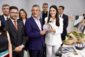 Genel Başkanımız Sayın Özgür Özel’i, Zeynep Tezyal Kadın Sosyal Tesisimizde ağırlamaktan büyük onur duyduk.