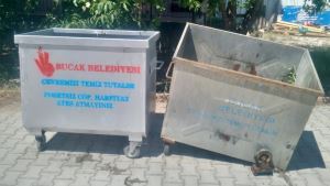 İlçe genelinde kullanım ömrünü tamamlamış, hasar görmüş ve hijyen açısından yetersiz hale gelen çöp konteynerlerini, belediyemiz tarafından kendi imkanlarımızla üretilen yeni konteynerlerle yeniliyoruz.